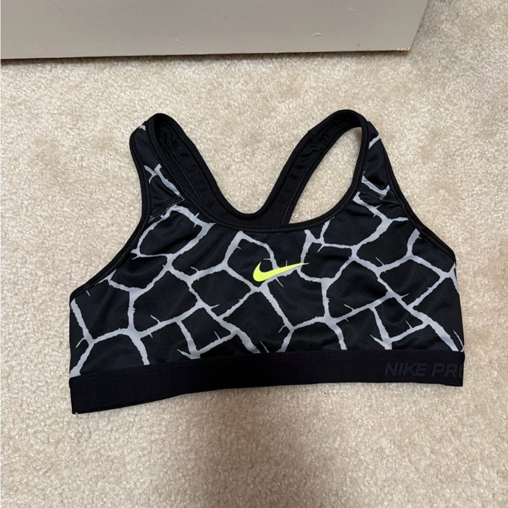 Nike Women's Black and Gray Patterned Sports Bra